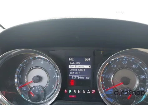 2011 Chrysler Town & Country Touring z USA, uszkodzony, nr VIN 2A4RR5DG1BR658091